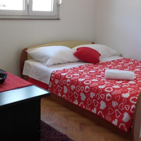 Apartment Max Omiš Extérieur photo